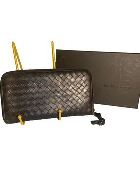 Bottega Veneta Unisex Brown Leather Zip-Around Wallet